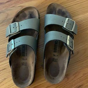 Size 8 green sparkle Birkenstock’s